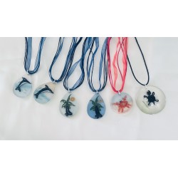 Collier "La Mer" (Dauphins, Cocotiers, Crabe et Tortue )  C194